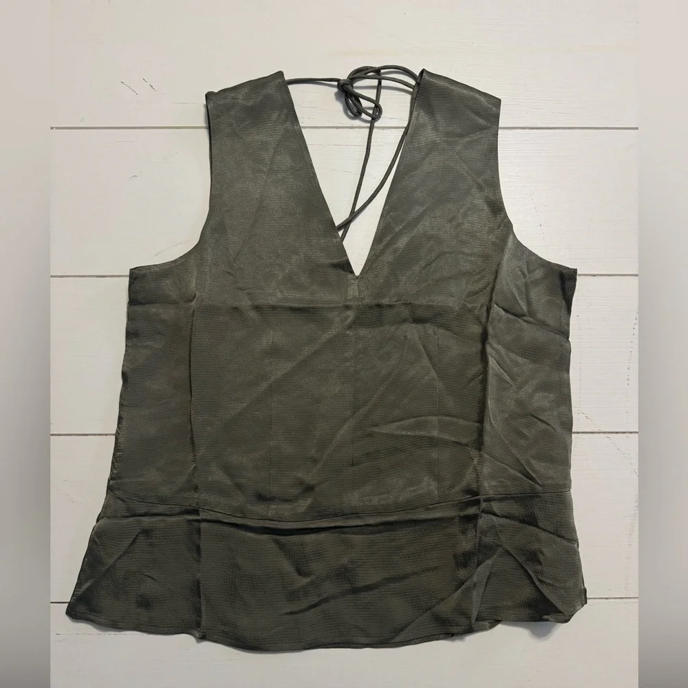 Everlane The Satin V-Neck Top - Picture 1 of 3